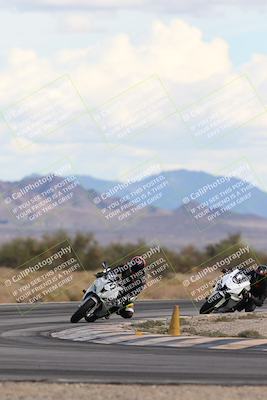 media/Nov-16-2025-Race Pace (Sun) [[8c5fa54630]]/Non Verified Riders (1st 20 Minutes)/5-Turn 15 (110pm)/